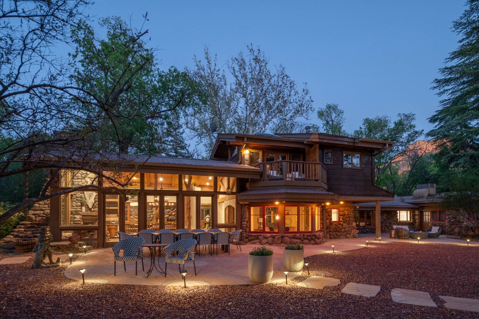 House on the Hill スキー刺繍トレーナー　brown/100 Ranch House I Historic Doodlebug Ranch — 5BR Sedona Rental | VacayAZ